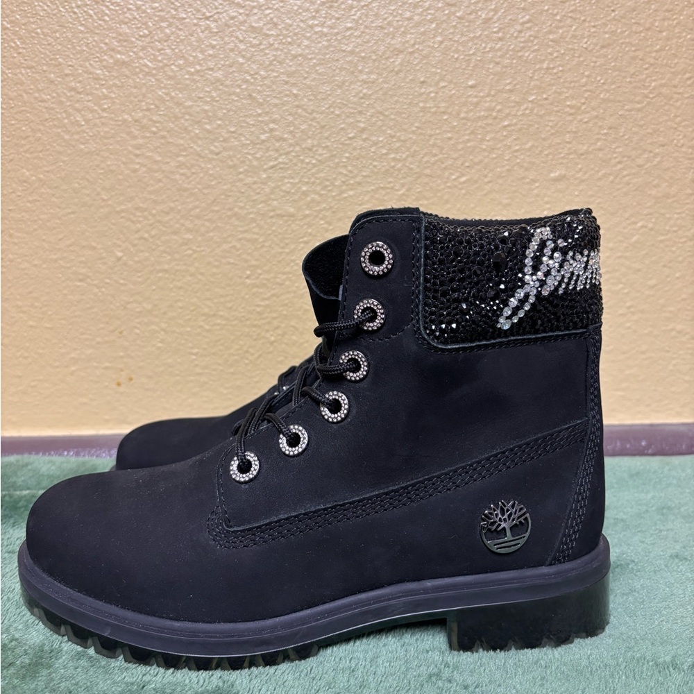 JIMMY CHOO
X TIMBERLAND Nubuck
Swarovski Crystal Womens Ankle